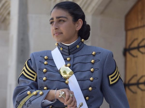 अनमोल नारंग ने रचा इतिहास, अमेरिकी सैन्य अकादमी से स्नातक करने वाली पहली सिख महिला बनीं