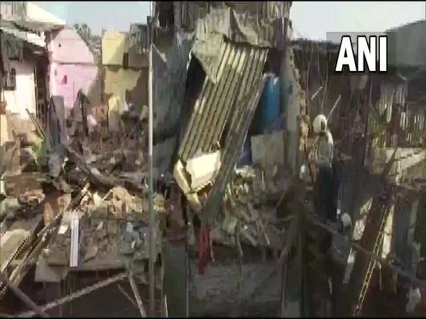 Mumbai, Antop Hill Area, Fire Brigade, House collapsed in Atop Hill Area, many people trapped under debris