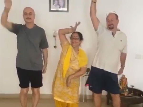 Anupam Kher dance Video