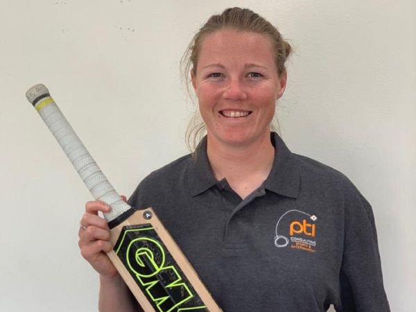 Anya Shrubsole announces retirement