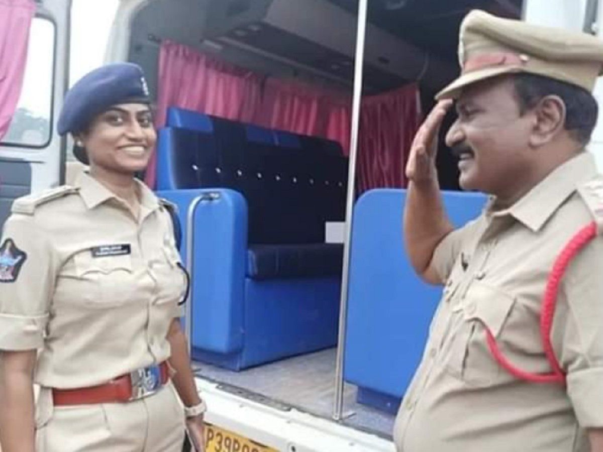 जब हुआ DSP बेटी से सामना, सर्किल इंस्पेक्टर पिता ने किया सैल्यूट, तस्वीर वायरल