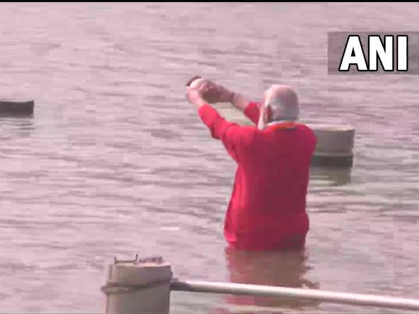  PM Modi Takes Holy Dip in Ganga in Bhagwa Kurta Watch Video