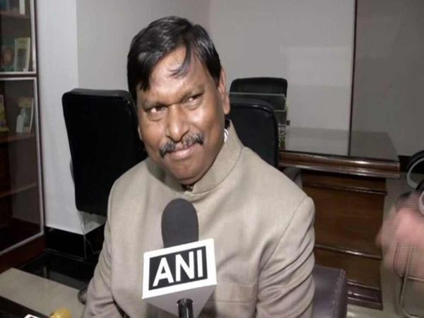 Union Minister Arjun Munda rejects Operation Lotus in Jharkhand says Congress MLA tell the source of cash