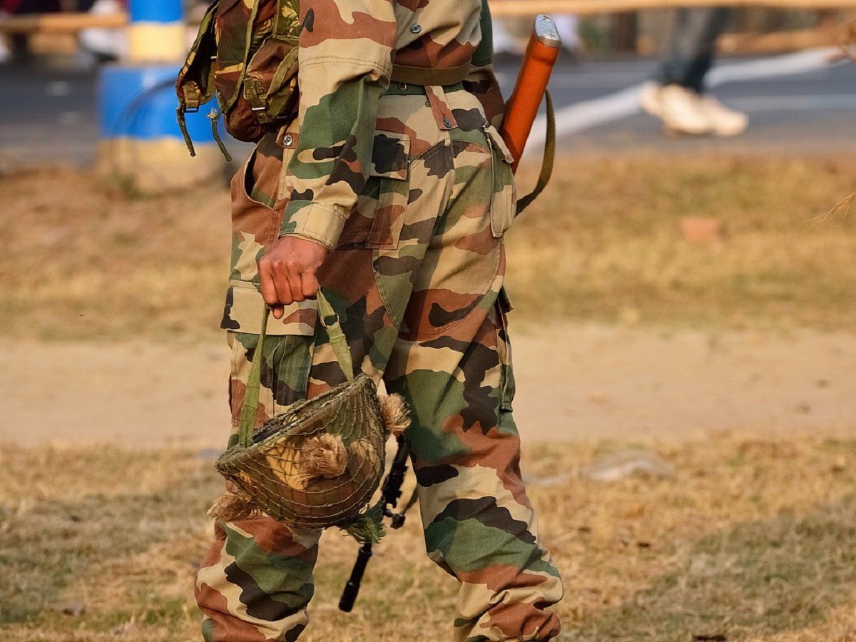 Rajasthan: हनीट्रैप में फंसे सेना के जवान ने ISI महिला एजेंट को लीक की जानकारियां, हुआ गिरफ्तार