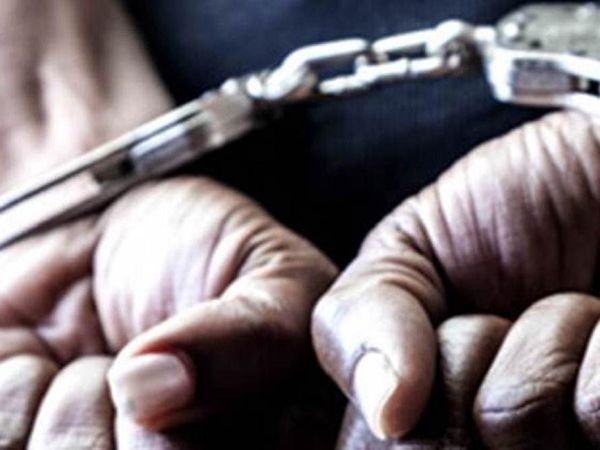 police arrest 8 people in kalyan