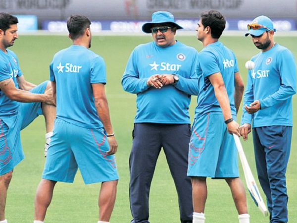 bharat arun with bowlers
