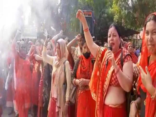 Asha workers protest