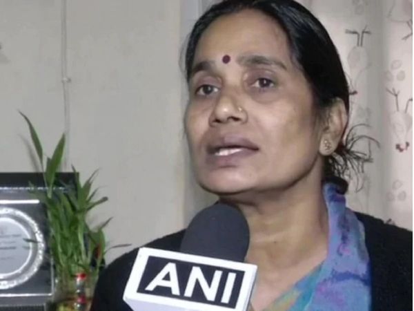Nirbhaya's Mother Asha Devi's first reaction on convict Akshay's appeal in Supreme Court over delhi pollution