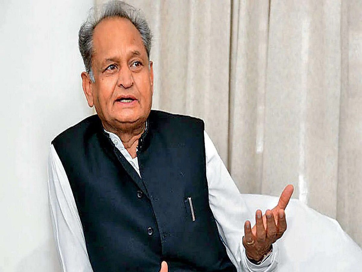 सोनिया गांधी से घर जाकर भी हो सकती थी पूछताछ, मोदी सरकार निम्न स्तर पर उतरी- अशोक गहलोत