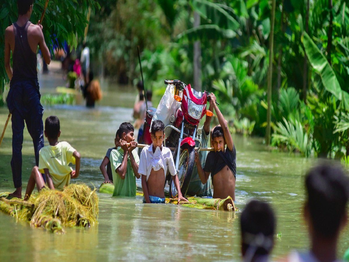 Assam Flood 19th july 2020: बाढ़ की वजह से अब तक 84 लोगों की मौत, पीएम मोदी ने सीएम सर्वानंद सोनोवाल से की बात