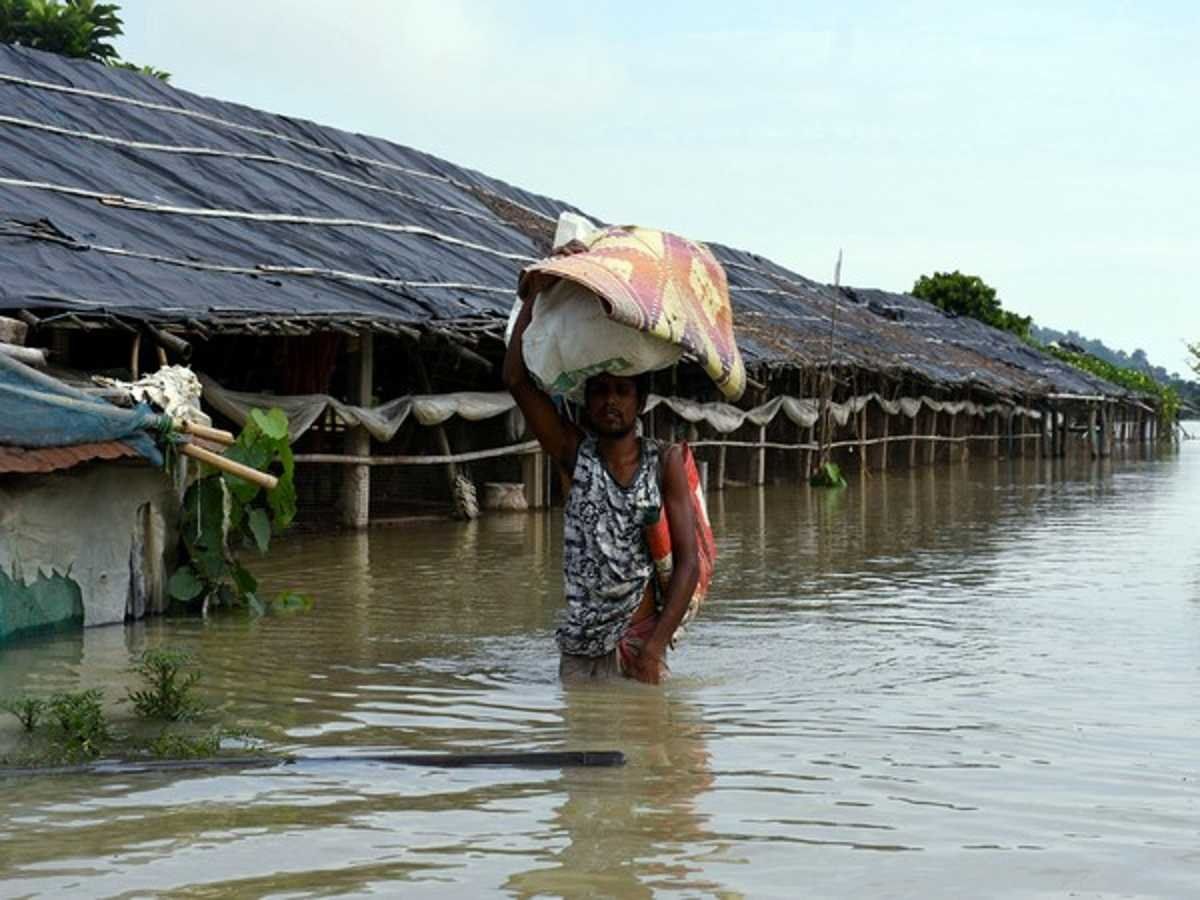 Assam Floods: असम में बाढ़ की स्थिति गंभीर, पिछले 24 घंटों में 14 मौतों के बाद मरने वालों की संख्या बढ़कर 173 हुई