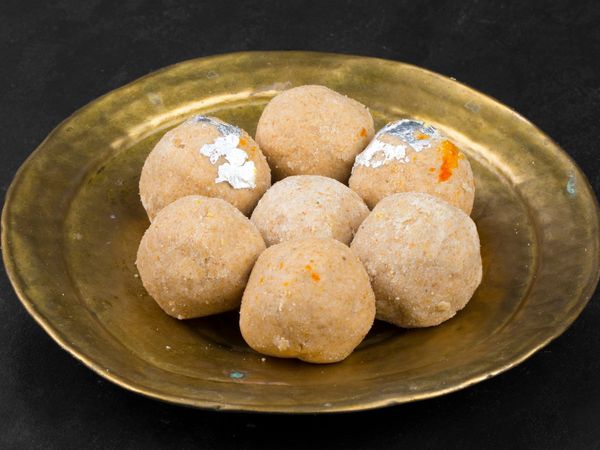 Tasty Aate Ke Laddu, Yummay Aate Ke Laddu Easy Aate Ke Laddu, How to make Aate Ke Laddu, How to make Aate Ke Laddu at home, Homemade Aate Ke Laddu, घर पर आटा का लड्डू कैसे बनाएं, आटा का लड्डू बनाने की विधि, आसान तरीके से बनाएं आटा का लड्डू