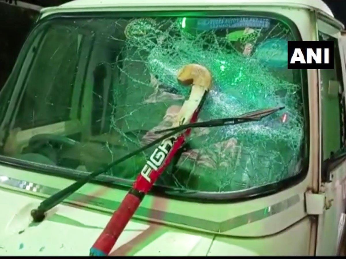 West Bengal:पश्चिम बंगाल के दुर्गापुर में 'दुर्गा प्रतिमा विसर्जन' कर लौट रहे लोगों पर बम से हमला,तोड़े गए वाहन भी