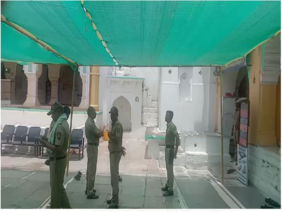 मुगल शहंशाह औरंगजेब की मजार को पुलिस सुरक्षा, बीजेपी ने की आलोचना
