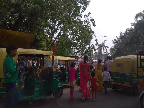 Strictness on parking of auto-e rickshaw in Lucknow