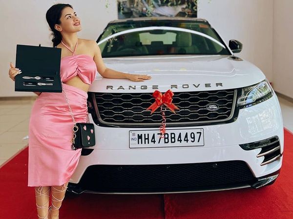 Avneet Kaur TV Actress buys car Range Rover cost in crore!