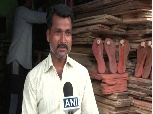 राम मंदिर निर्माण को लेकर मोहम्‍मद आजम भी उत्साहित, अयोध्‍या में बनाते हैं खड़ाऊं