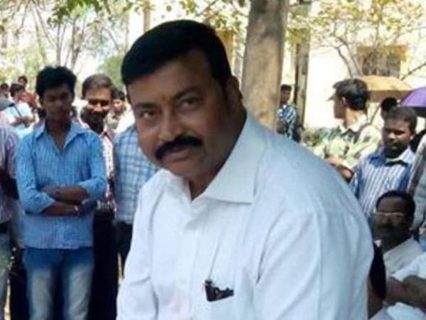  Mamata Banerjee's brother Babun meets with accident in Kolkata