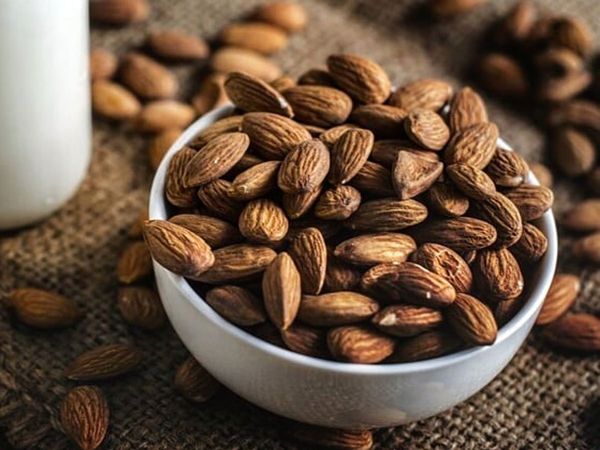 Benefits of eating almonds 