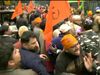 VHP Bajrang Dal stage protest for anti sikh violence in Pakistan, पाकिस्तान उच्चायोग के पास विहिप-बजरंग दल का प्रदर्शन, अल्पसंख्यकों पर हमले बंद करने की चेतावनी