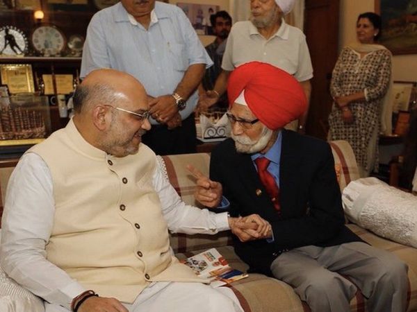 Celebs pay respect to Balbir Singh Senior