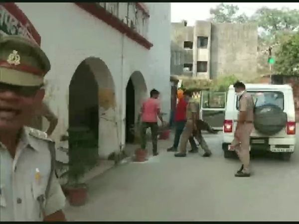 Main accused of Durjanpur village firing Dhirendra Singh brought back to Ballia Police Station 