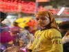 Viral Photo Balloon Seller Girl Photo Goes Viral now she became a celebrity