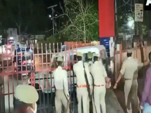 UP Police arrives at Banda jail with gangster-turned-politician Mukhtar Ansari 