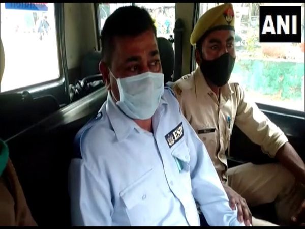 Bareilly Crime News, UP Crime News in Hindi, Bank Of Baroda Station Branch Bareilly, Guard shoots customer at Bank of Baroda, UP Police