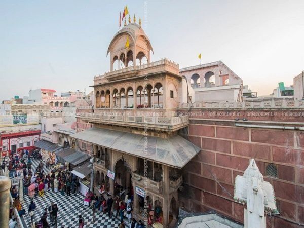 Janmashtami 2021: यहां खिड़की से होते हैं श्री कृष्ण दर्शन, देखें जन्माष्टमी मनाने के लिए प्रसिद्ध मंदिर