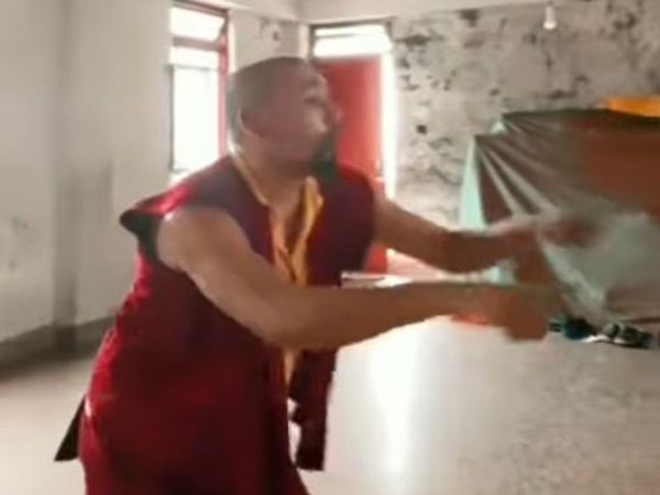 Dance Viral Video Buddhist monk dance on meri umar ke naujawano song funny video goes viral