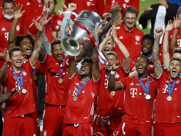 bayern munich squad with uefa champions league trophy