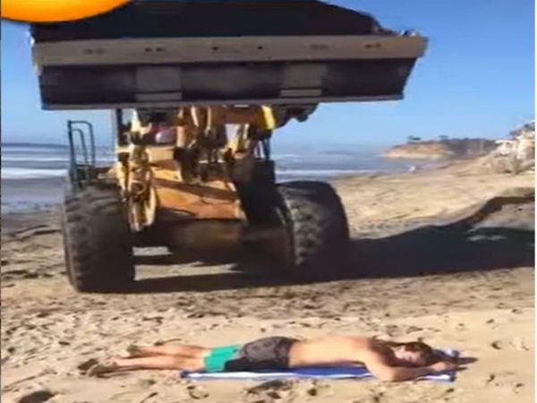 viral video man take a rest on beach then jcb coming and what happened watch funny video