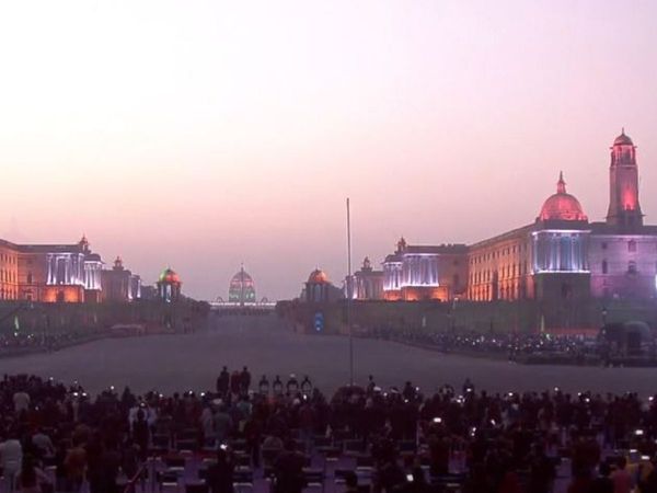 विजय चौक पर 'बीटिंग द रिट्रीट' समारोह, राष्‍ट्रपति रामनाथ कोविंद और कई गणमान्‍य हस्तियां मौजूद