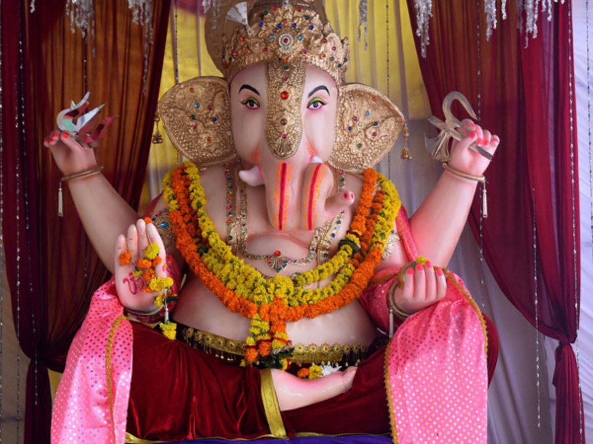 Lord Ganesha Mantra: बुधवार के दिन करें गणेश जी के इस मंत्र का 108 बार जाप, बप्पा बना देंगे बिगड़े काम