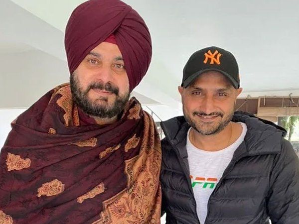 क्या कांग्रेस में शामिल हो रहे हैं क्रिकेटर हरभजन सिंह? सिद्धू ने भज्जी संग शेयर की 'संभावनाओं से भरी तस्वीर