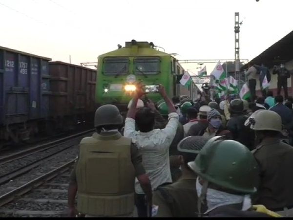 Bharat Bandh Today: commuters must know these things as auto unions support Farmers protest