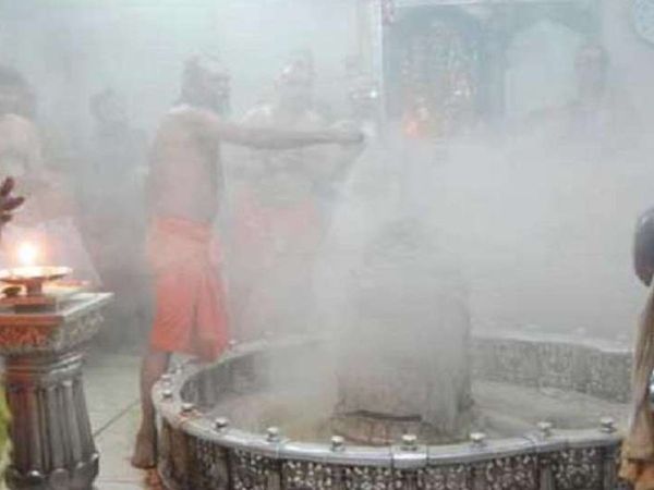 Sawan ka somwar Ujjain Bhasma aarti Mahakaleshwar temple Pashupatinath Temple in Kathmandu Baba Baidyanath Temple in Deoghar visuals videos of devotees