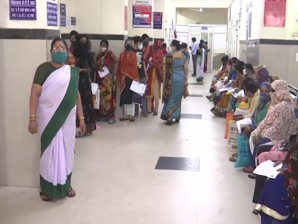 Eye operation started in Jaypee Hospital