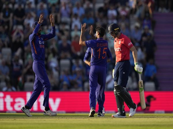 bhuvneshwar-Kumar-Jos-Buttler