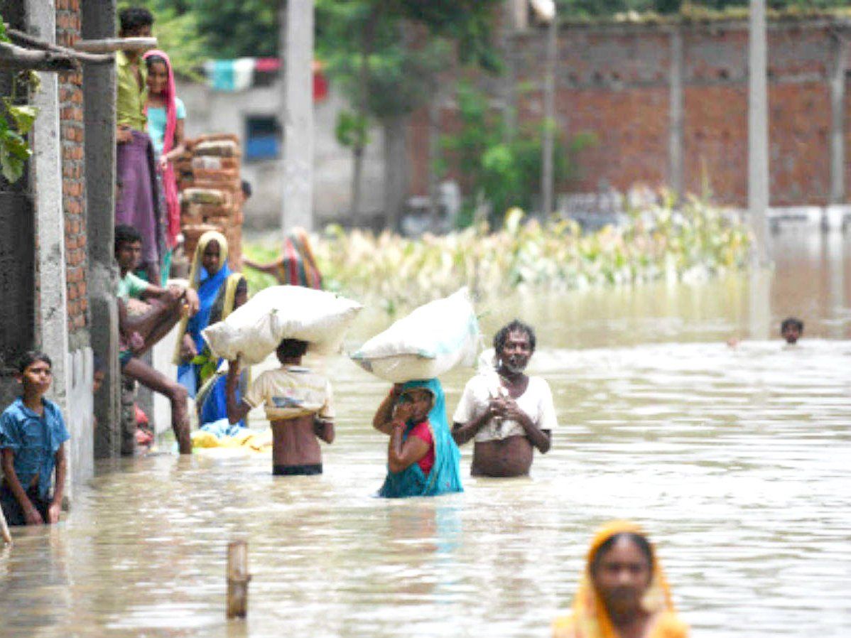बिहार बाढ़: NDRF ने बाढ़ में फंसे 11 हजार से ज्यादा लोगों को सुरक्षित बचाया