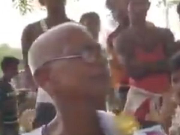 'क्‍या आपके गांव में विकास पहुंचा है?' लोट-पोट कर देगा बजुर्ग व्‍यक्ति का ये अनूठा जवाब [Video]