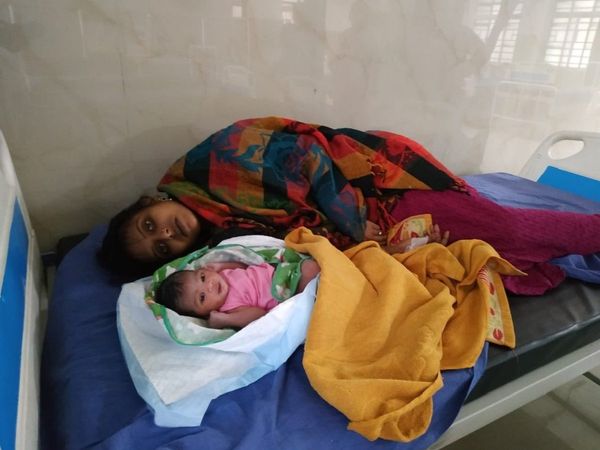 महिला को हुई प्रसव पीड़ा तो बिना पड़ाव के रुकी श्रमिक स्‍पेशल ट्रेन, रेल मंत्री ने शेयर की नवजात की तस्‍वीर