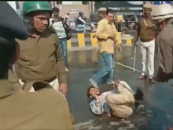 Bihar police resort to lathi-charge on protestors who allege that Police Examination paper was leaked