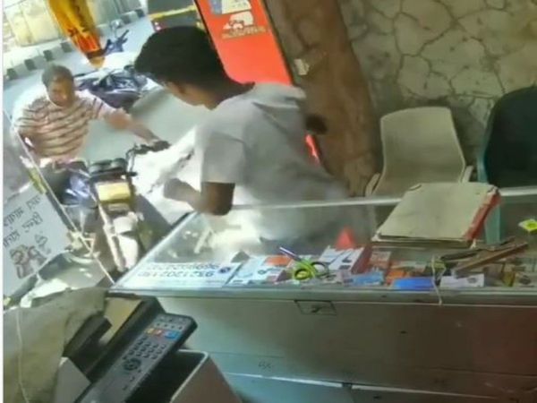 Bike Viral Video Bike Enter in Shop Watch Shocking Viral Video