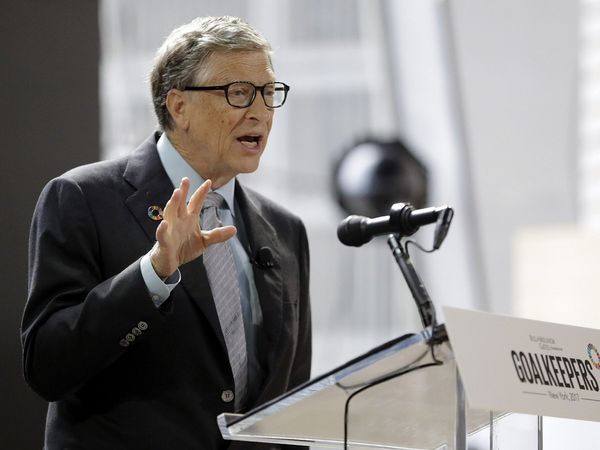 माइक्रोसॉफ्ट के संस्‍थापक बिल गेट्स ने ओमिक्रोन की चिंताओं के बीच लोगों को आगाह किया है