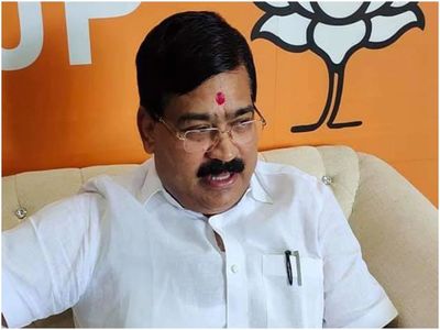 BJP MP from Pratapgarh, Sangam Lal Gupta, clash between BJP and Congress in Pratapgarh's Sangipur, Pramod Tiwari, Keshav Prasad Maurya BJP MP from Pratapgarh, Sangam Lal Gupta, clash between BJP and Congress in Pratapgarh's Sangipur, Pramod Tiwari, Keshav Prasad Maurya