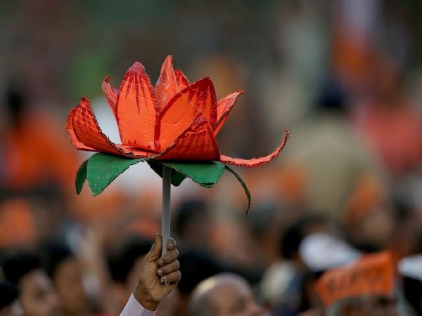 बीजेपी नेताओं ने दिल्ली में हार की वजह बताई, चुनावी फ्रेम से कांग्रेस थी गायब और केजरीवाल का चल गया जादू