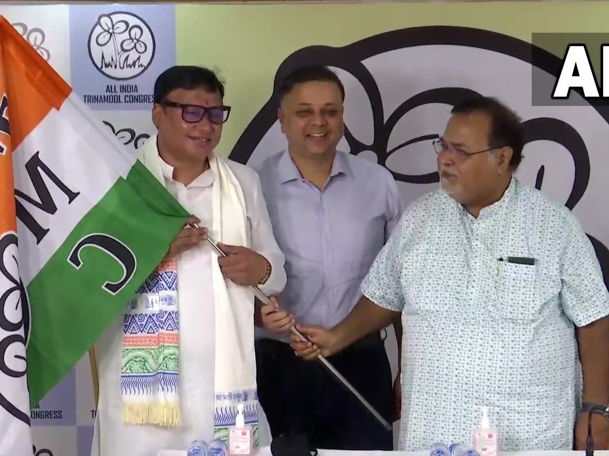 BJP West Bengal: बंगाल में बीजेपी को एक और झटका, विधायक कृष्ण कल्याणी ने थामा TMC का दामन
