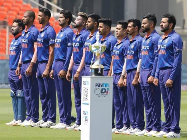 india cricket team wear black arm band in remembrance of lata mangeshkar
